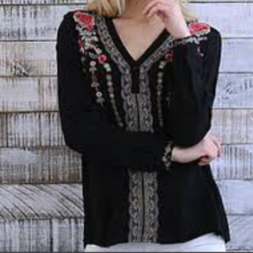 Paparazzi (Looks like Johnny Was) Medium New with Tags